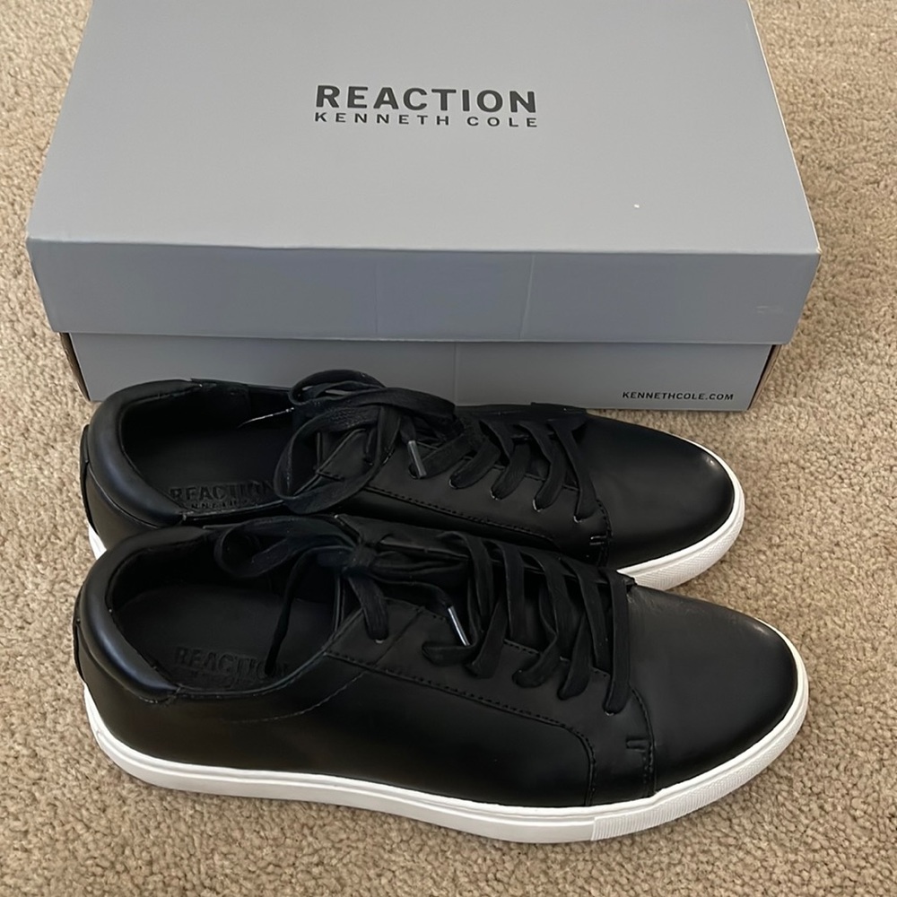 Kenneth Cole size 8 Sneakers